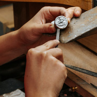 Приостановка услуги ремонта в бутиках UNOde50