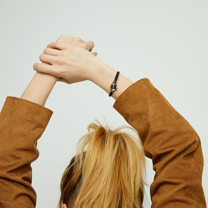 Купить Кожаный браслет Ser Deslumbrante с черным кристаллом, с золотом - Фото 4